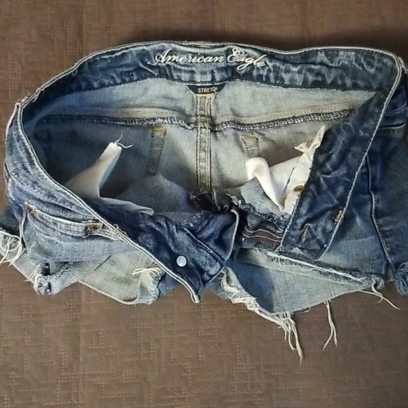 American Eagle (stretch) size 2 Jean shorts - Picture 4 of 4